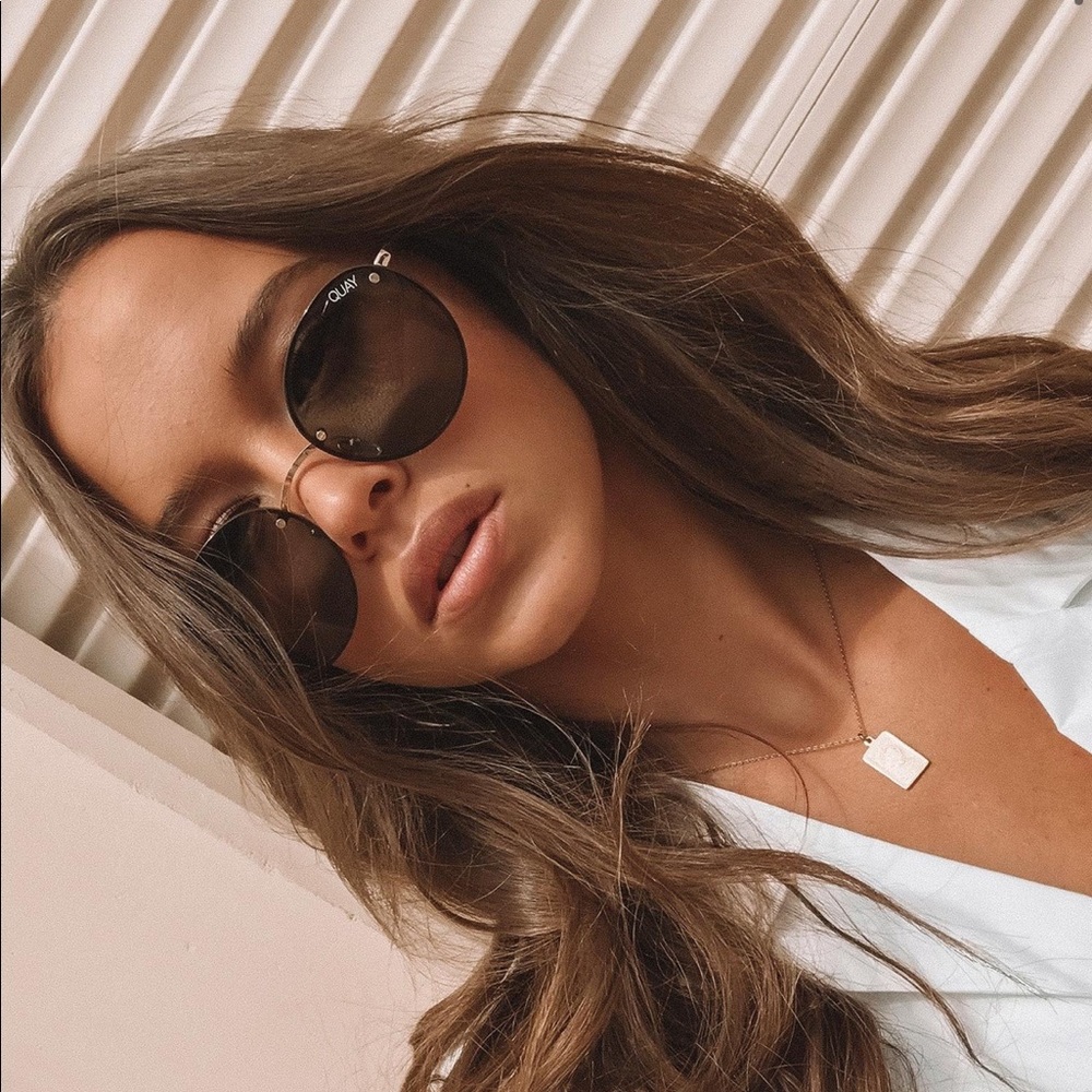 QUAY Australia Farrah Round Sunglasses